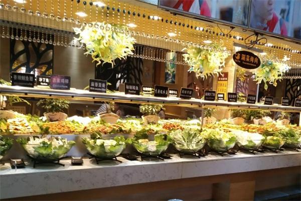 钦瓦台自助海鲜火锅烧烤(新世界店)怎么样钦瓦台自助海鲜火锅烧烤（新世界店）是一家非常受欢迎的餐厅，以其丰富的菜品选择和优质的服务而闻名。
